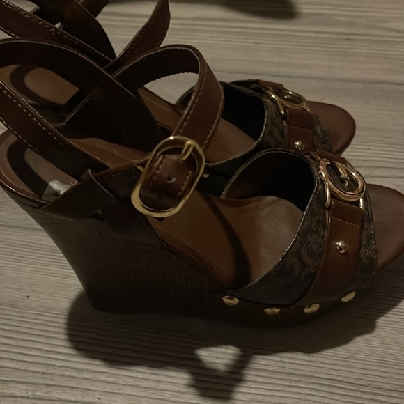 GBG by Guess wedges for women size 6 - Picture 2 of 4